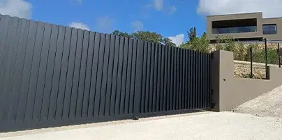 A2 Var Métal, métallerie et serrurerie à Puget-Ville dans le Var : garde-corps, escaliers métalliques, portails, pergolas et réalisations sur mesure.